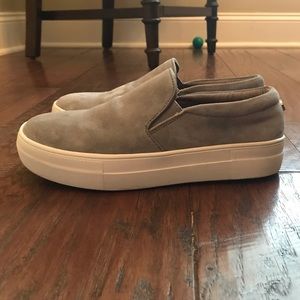 Grey Steve Madden Gills